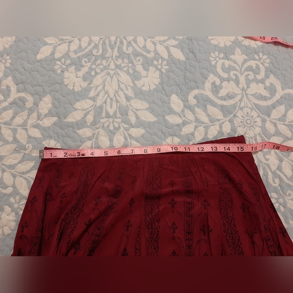 Maurices skirt size Medium maroon and black shark bite hem - Picture 4 of 6